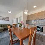 Appartement 3 *