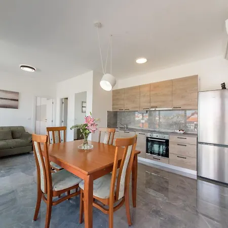 Apartment 3 *