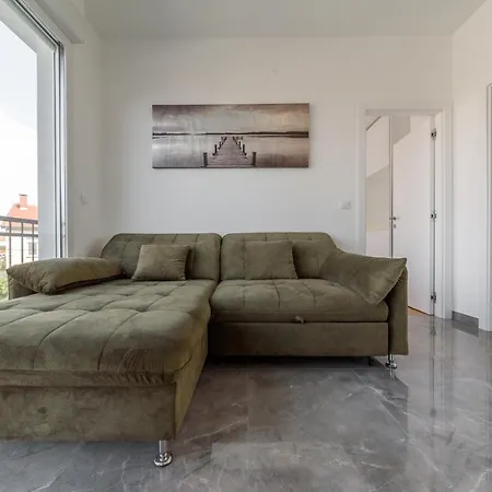 3 Διαμέρισμα *